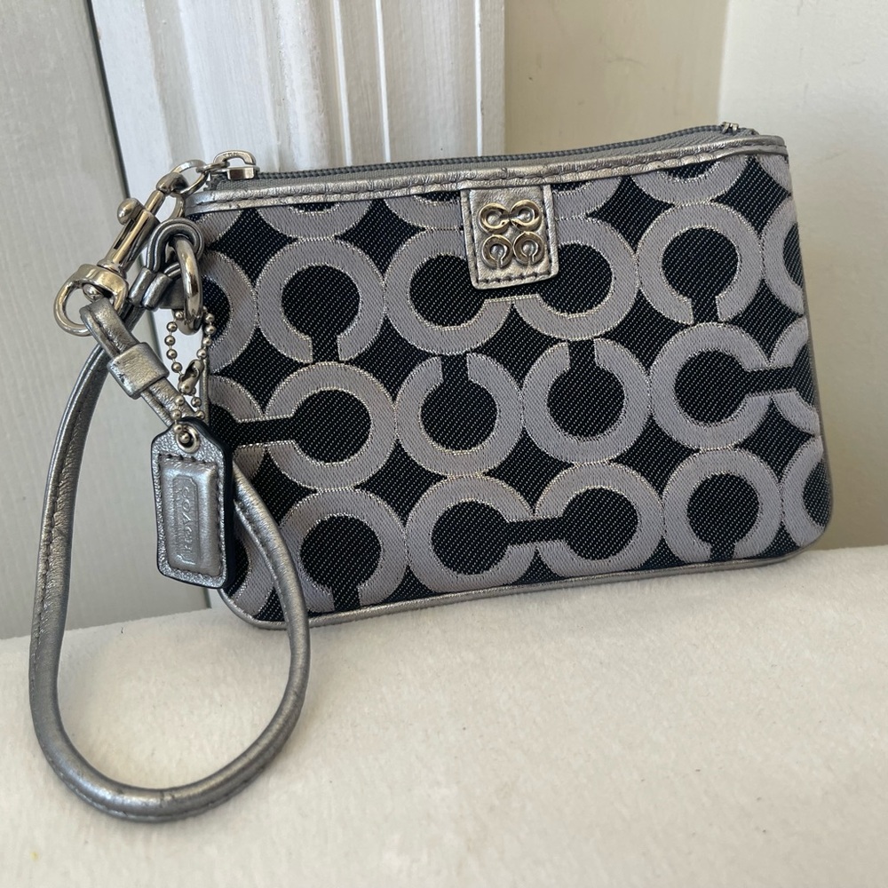 Coach Op Art Gray Sliver Metallic Wristlet EUC